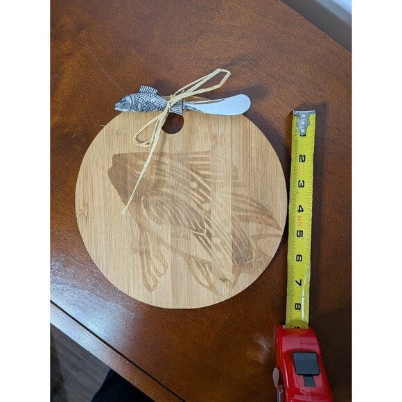 NEW Bamboo Fish Engraved Round Cheese Board & Metal Knife Set Nautical Cottage - Picture 2 of 3